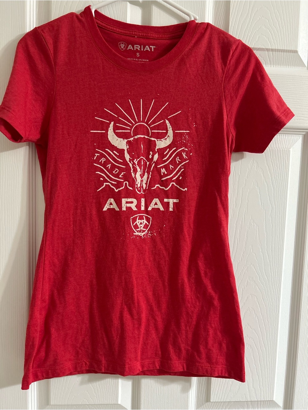 Ariat Women’s Size Small Red Logo T-shirt EUC